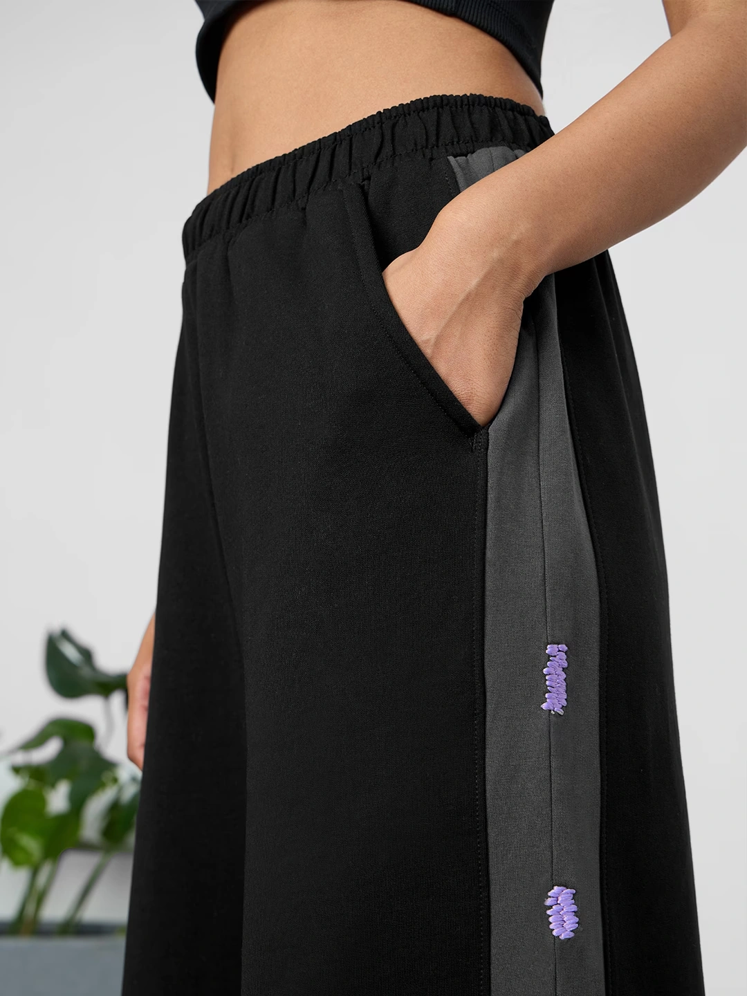 Baggy-Fit Joggers: Highway